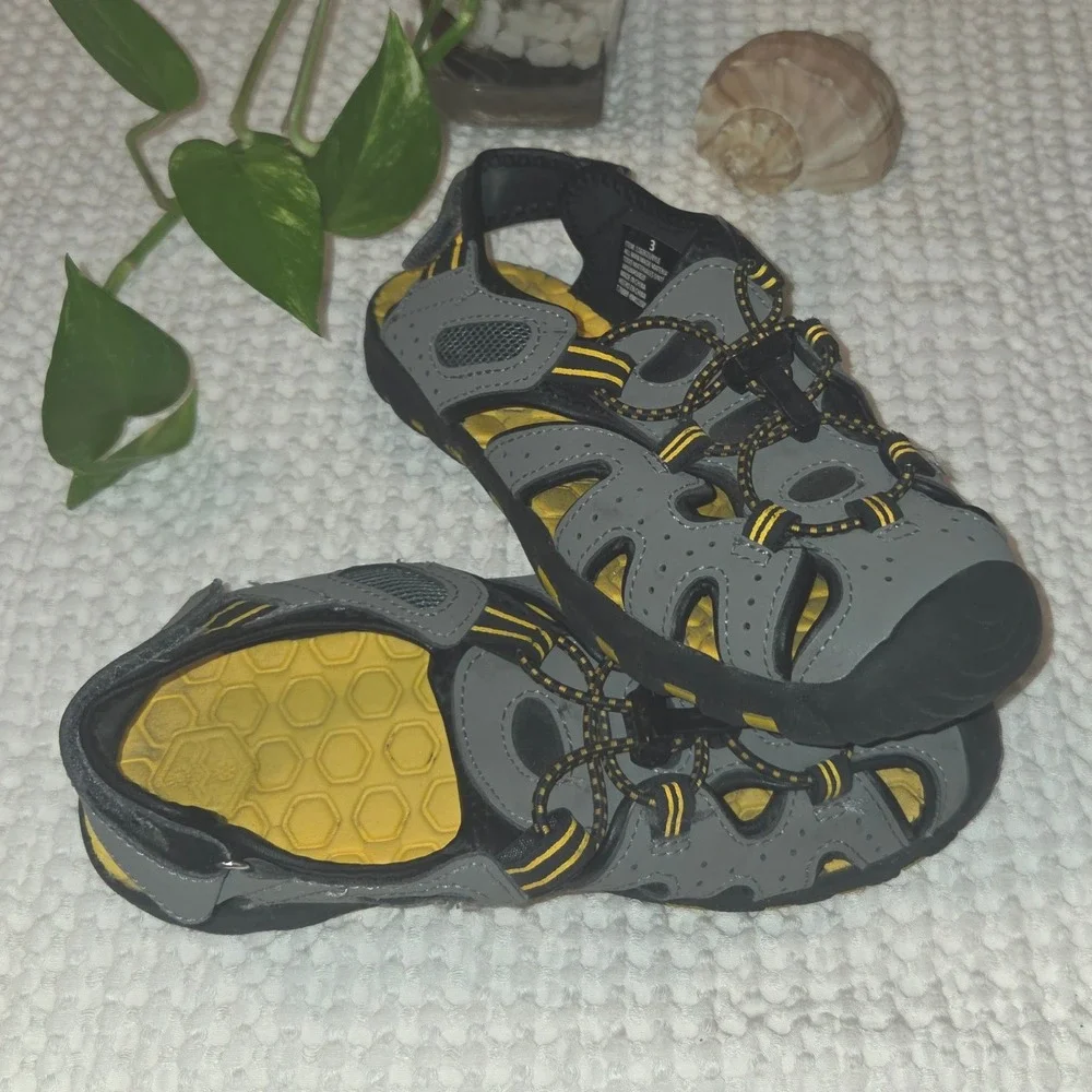 Khombu Kyle Water Sandals Kids Size 3 Gray Yellow Closed Toe Sport Hiking Shoes